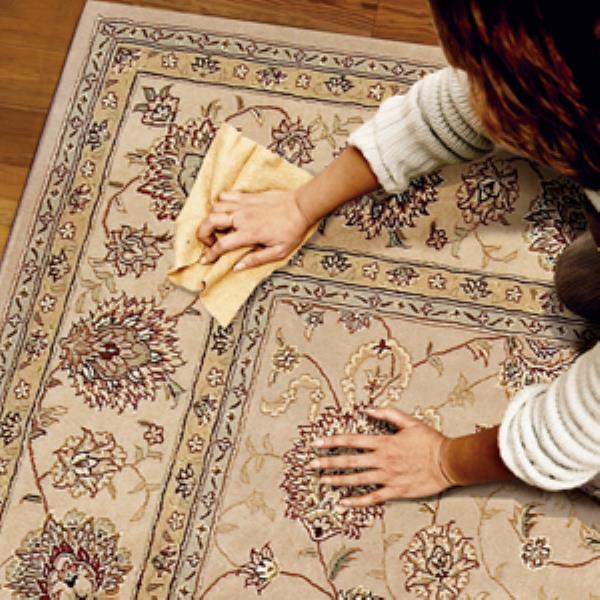 پاک کردن لکه خون از روی فرش 